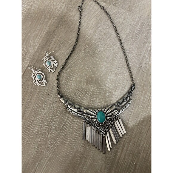 Southwestern Style Turquoise Silver Tone Beaded Necklace Earring Set Faux Stone - Picture 5 of 7